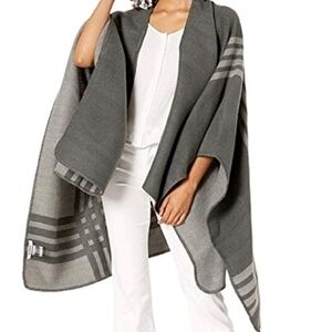 BB Dakota Reversible Poncho Roll with the Ponchos